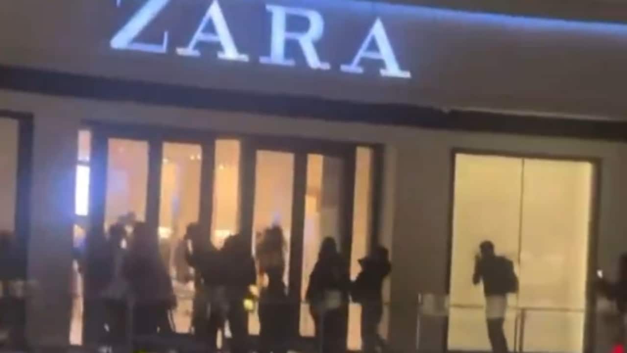 After Apple store, masked rioters seen looting Zara outlet in protest-hit Los Angeles | WATCH