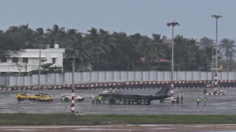 UK engineering team arrives in Kerala to repair stranded F-35 jet ...