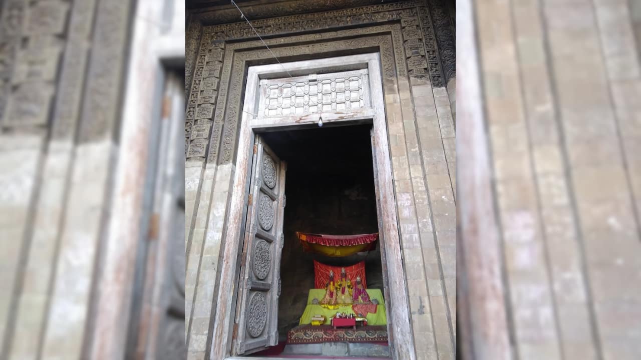 Masroor Temple is still one of India's lesser-known ancient wonders, despite its historical and architectural significance. (image: tripadvisor)