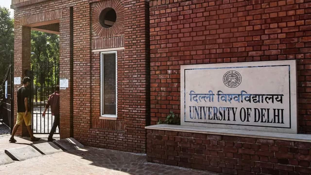 DU Admissions 2025: BCom (Hons) tops Delhi University’s preference list yet again, SRCC tops college choices