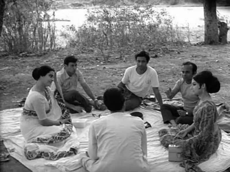 The memory game sequence in Palamau forest in Aranyer Din Ratri. 