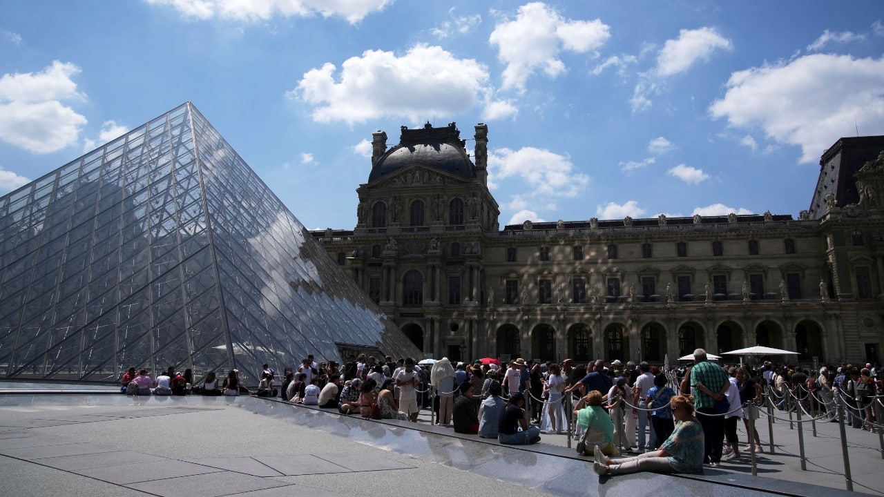 Damage from Louvre jewellery heist estimated at 88 million euros, Paris prosecutor says