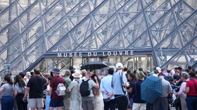 The unions also oppose a 45% ticket price increase from mid-January for non-EU tourists. The hike is meant to help finance renovations.