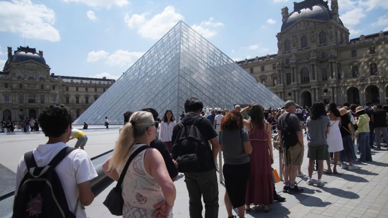 38-year-old woman charged in $102 million Louvre jewel heist; one suspect released without charge 38-year-old woman charged in $102 million Louvre jewel heist; one suspect released without charge
