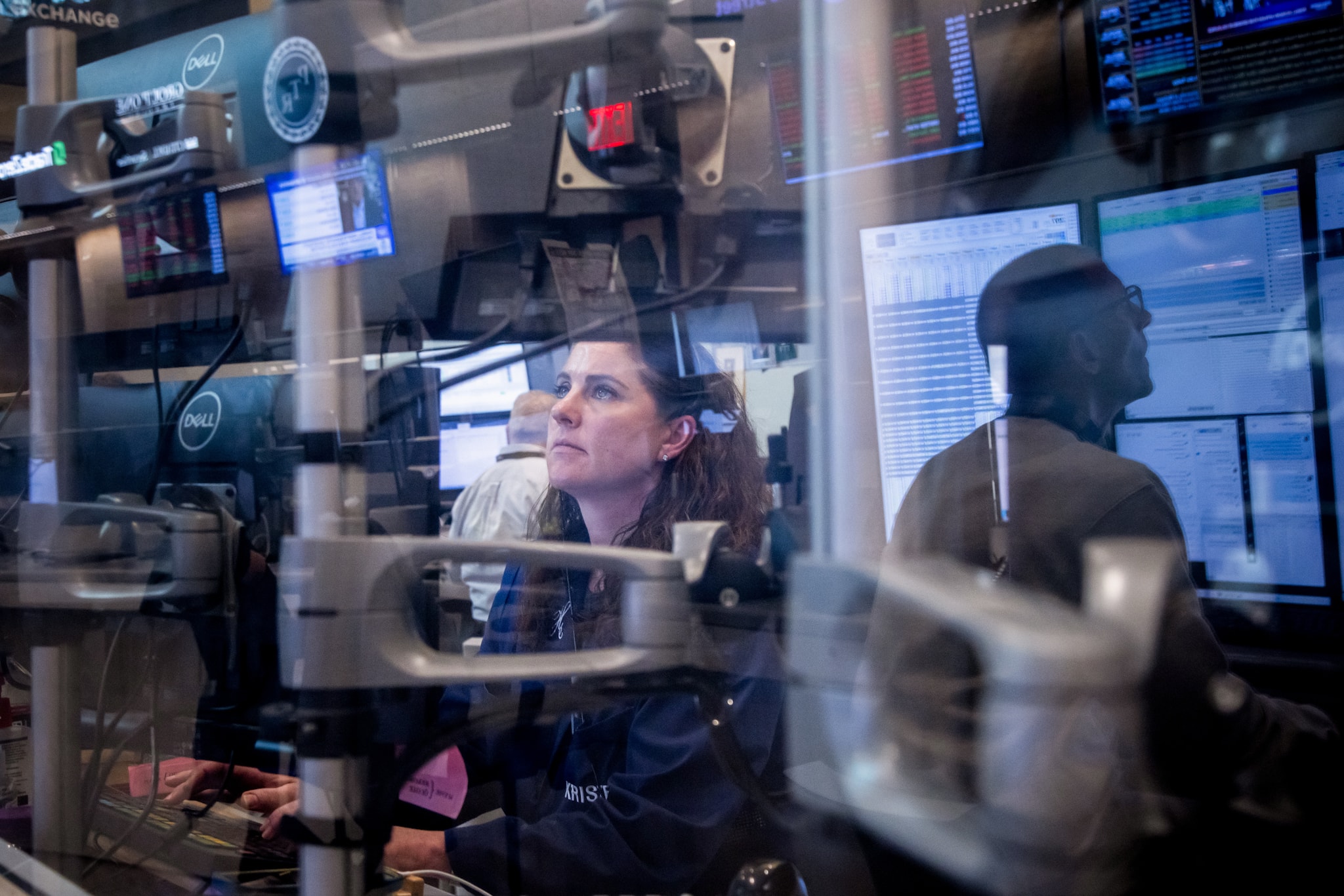 US futures pare losses as Trump weighs Iran role