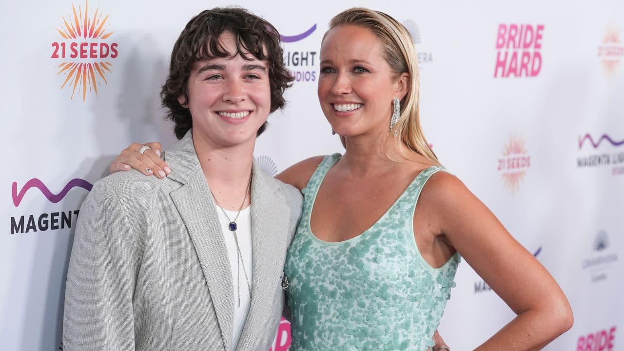 Pitch perfect actress Anna Camp and girlfriend Jade Whipkey make it red-carpet official at Bride Hard's premiere