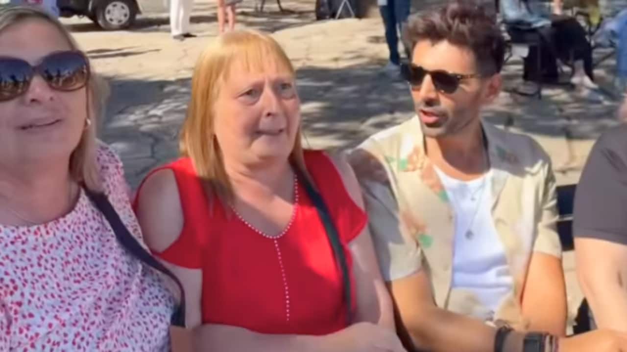 Kartik Aaryan sparks debate among aunties, asks Messi or Ronaldo in hilarious video, watch here