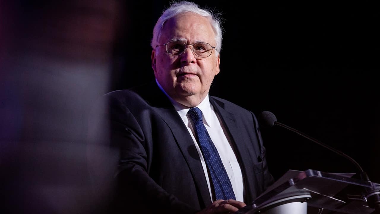Fred Smith, who transformed parcel delivery by founding FedEx, dies at 80