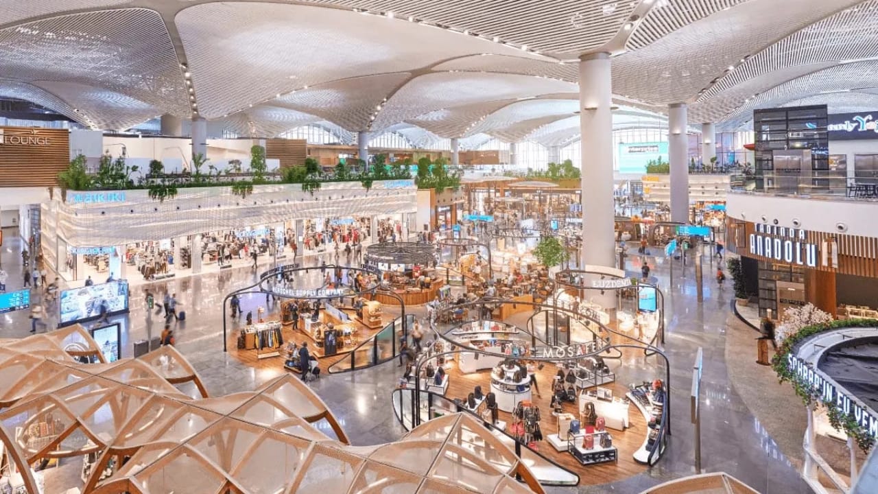 1. Istanbul Airport, Turkey Istanbul airport is winning hearts with its spacious terminals, stroller services, family fast-track immigration, and children’s play zones that don’t feel like afterthoughts. Even the lounges are family-inclusive—offering rest for weary parents and entertainment for kids. (Image: Istanbul Airport)