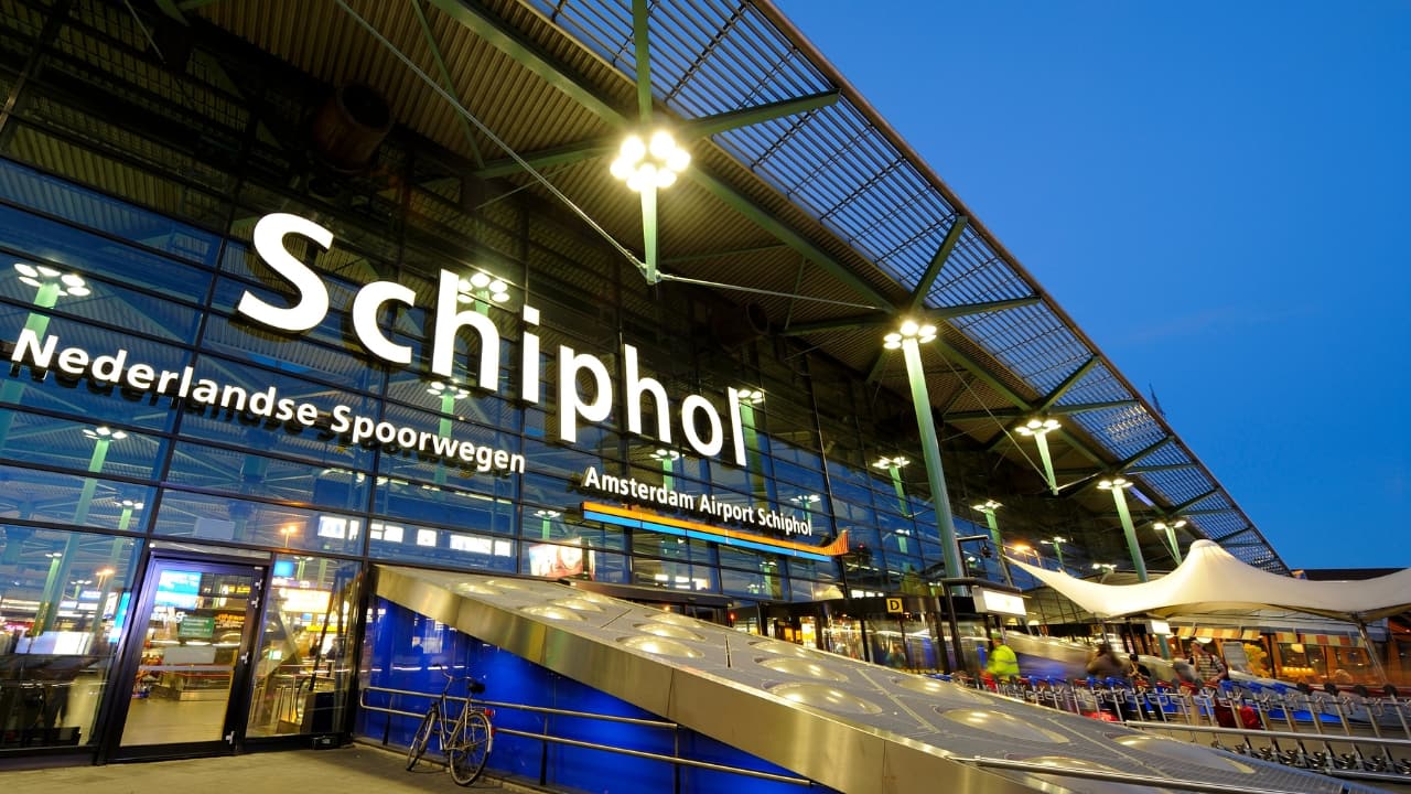 7. Amsterdam Schiphol Airport, Netherlands Schiphol has long catered to travelers of all ages, but its family lounge is where it really shines. Think reclining chairs for tired parents, interactive games for kids, and cleverly designed quiet zones for naps in between flights. (Image: Canva)