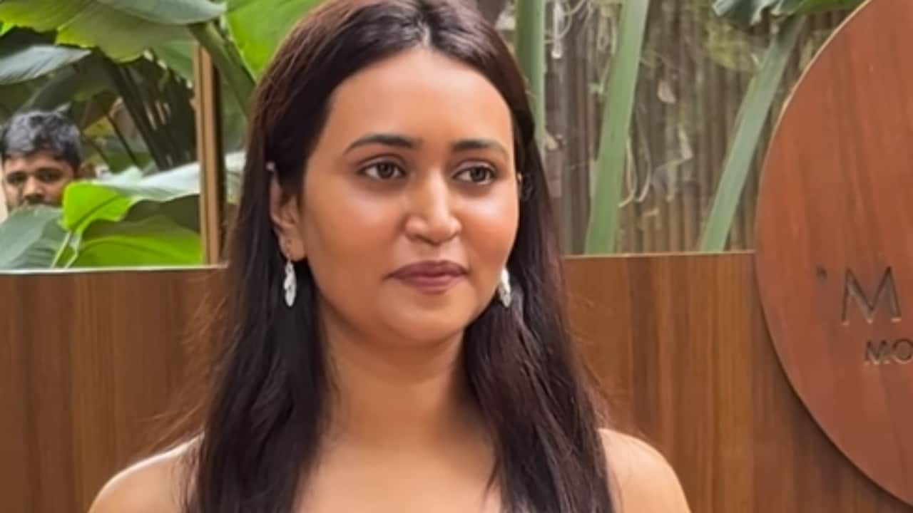 Panchayat Season 4 actress Sanvikaa stuns in blue as she spotted in Mumbai, says "Mera first time hai na isily awkward hai thoda"