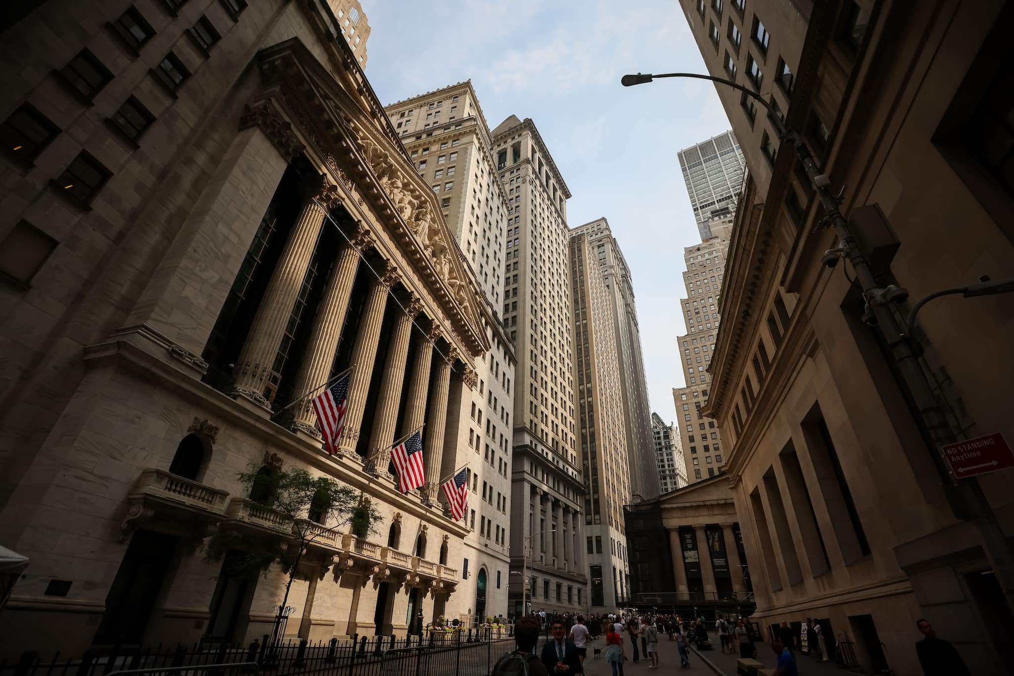 US stocks head toward record as geopolitics fail to derail rally