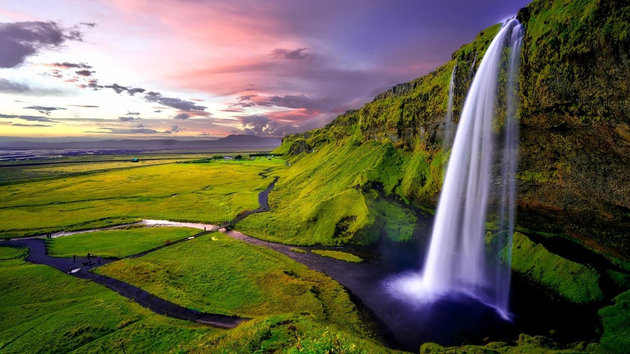 Cliff waterfalls of Iceland (Image: Canva)