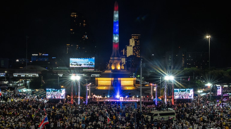 Bangkok Protests Demand Thai PM Resign Following ‘Uncle’ Call 4 Protests in Bangkok: Thousands demand Thai PM Shinawatra resignation after leaked diplomatic call