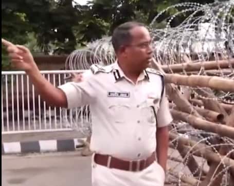 Odisha ACP orders to ‘break the legs’ of protesters outside CM’s residence; watch viral video