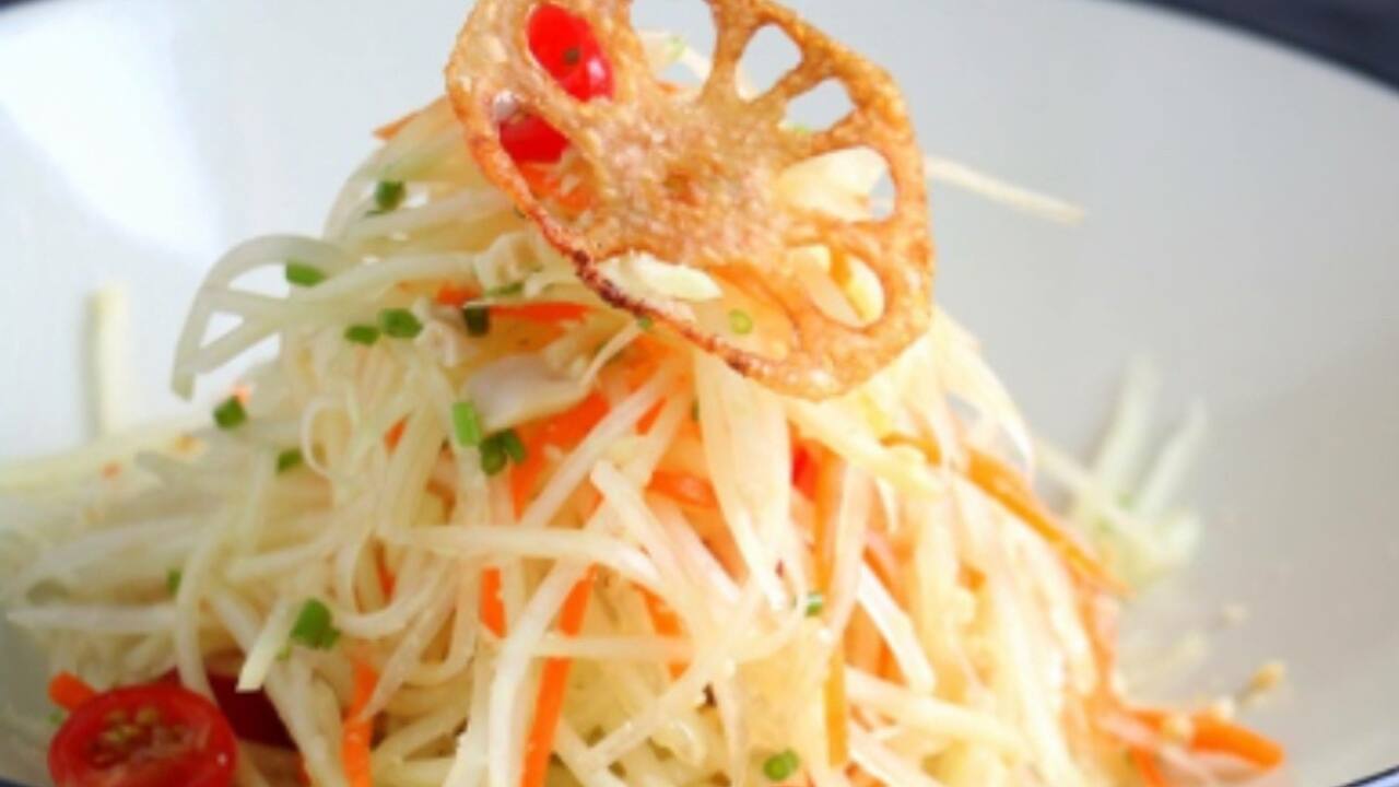 Easy Asian recipes: Som Tum (Thai green papaya salad)