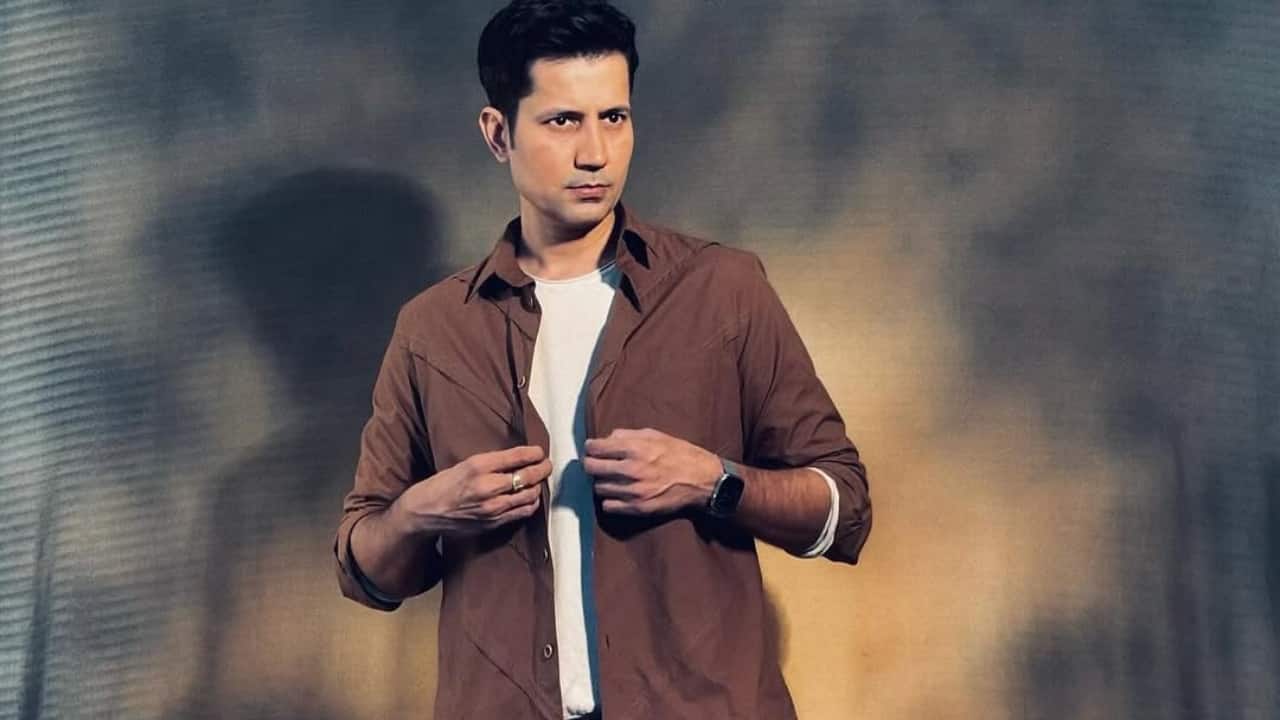 Talking about his groundbreaking web series Permanent Roommates and its aftermath, Vyas said, &quot;There were many similar shows and opportunities. But it was important that I don't do the same thing and the same character again. It would be boring for me and for the audience as well. Watching the same thing again and again. So, in that sense, I also refrained from that.&quot;