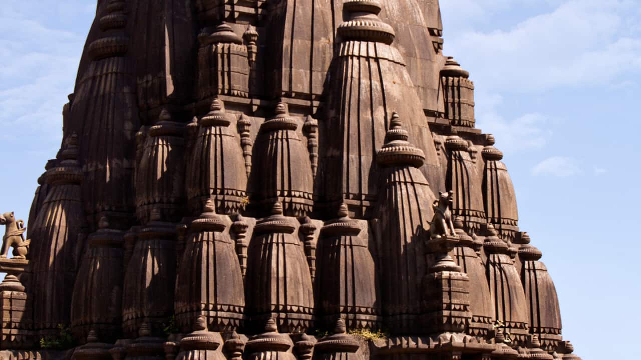 Bhimashankar Temple, Maharashtra: This Jyotirlinga temple is surrounded by dense forests and is a peaceful destination for worship and nature lovers alike. (image: canva)