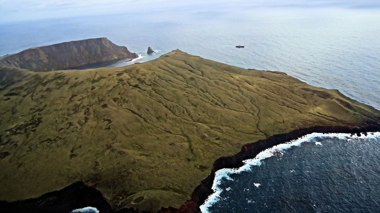 5. Île Saint-Paul, Indian Ocean, France Wind-beaten and circled by sheer cliffs, Île Saint-Paul lies adrift in the southern Indian Ocean. Though uninhabited, it once hosted fishermen, scientists, and mariners—most of whom left after an infamous 1930s tragedy involving starvation and betrayal. Today, the French government keeps it off-limits to preserve the fragile wildlife, including rare seabirds and endemic invertebrates. (Image: Wikipedia)