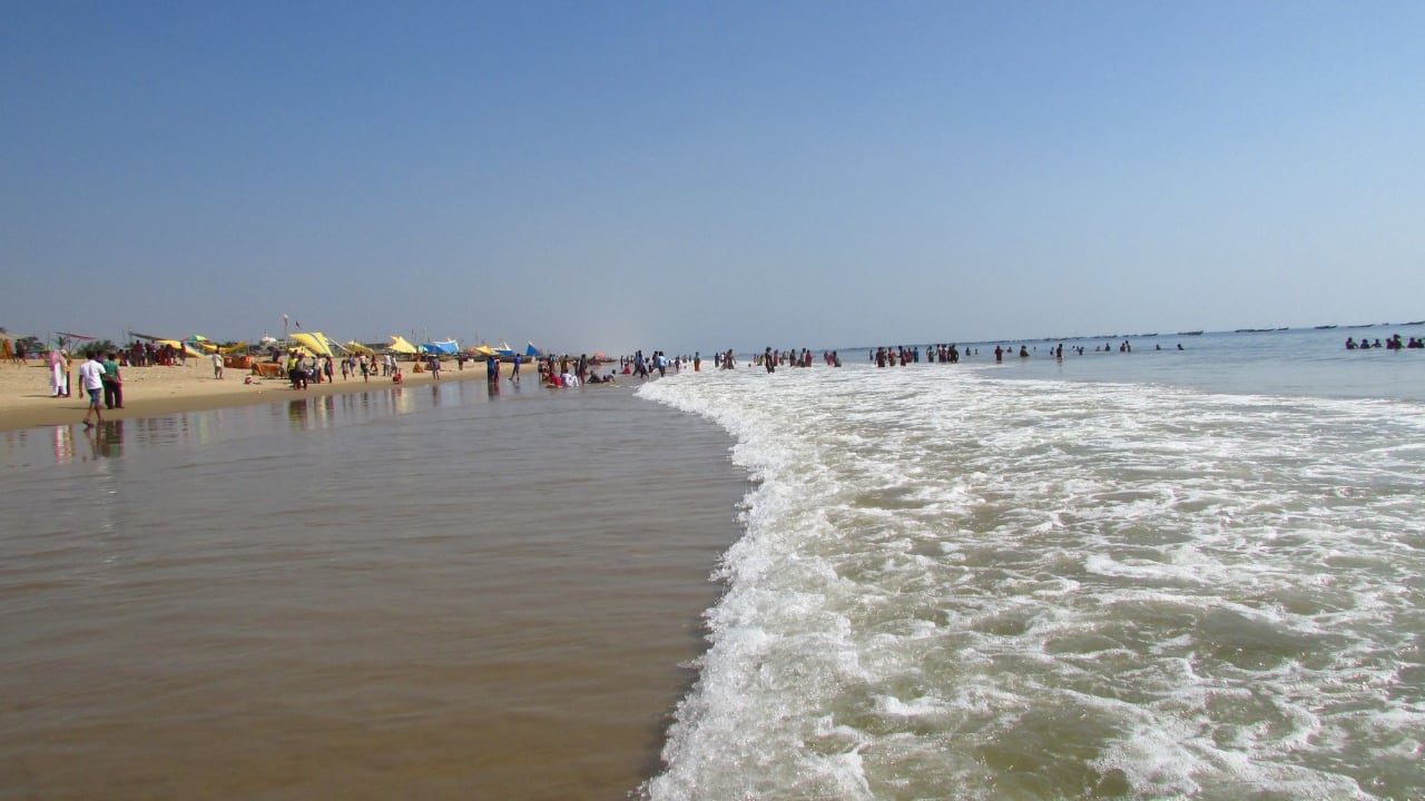 10. Chandipur Beach – Odisha Not many beaches let you walk where the sea once was. At Chandipur, the tide pulls back nearly five kilometers twice a day. The exposed seabed becomes a temporary stage for shells, stones, and the steady hush of wind over sand. (Image: Canva)