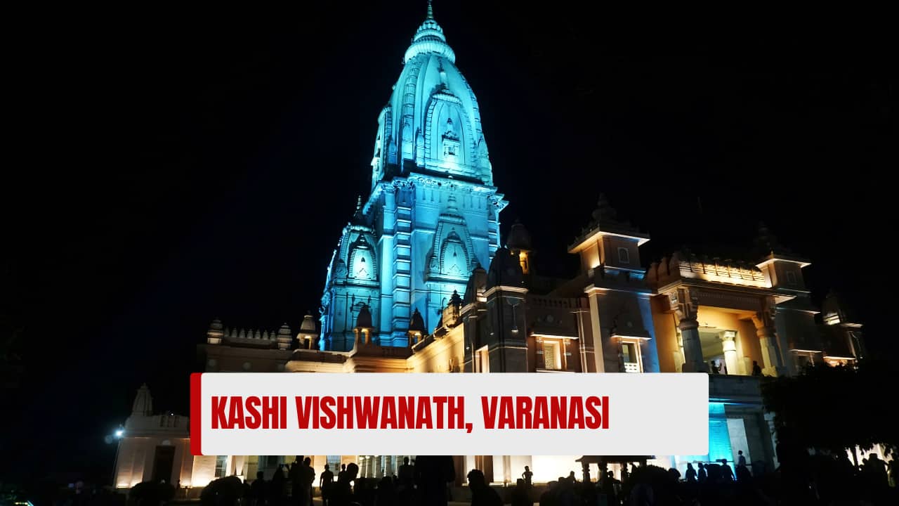 Kashi Vishwanath, Varanasi: In the heart of Varanasi, this Jyotirlinga temple sees lakhs of devotees in Sawan. Don’t miss the Ganga aarti! (image: canva)