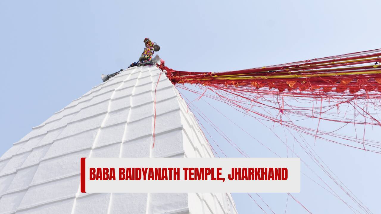 Baba Baidyanath Temple, Jharkhand: One of the most visited Shiva temples in Sawan. Kanwariyas walk barefoot to offer Ganga water to the Jyotirlinga. (image: canva)