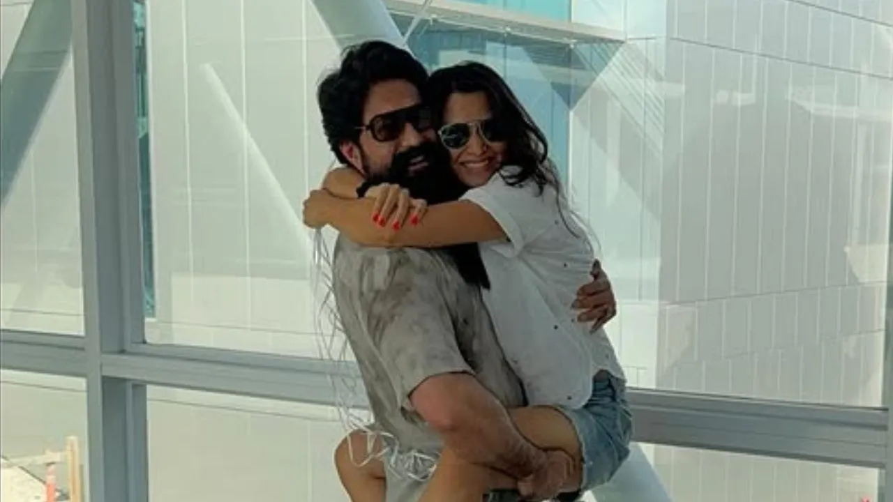 Yash reunites with wife Radhika Pandit and kids in the US for family vacation, see heartwarming pic