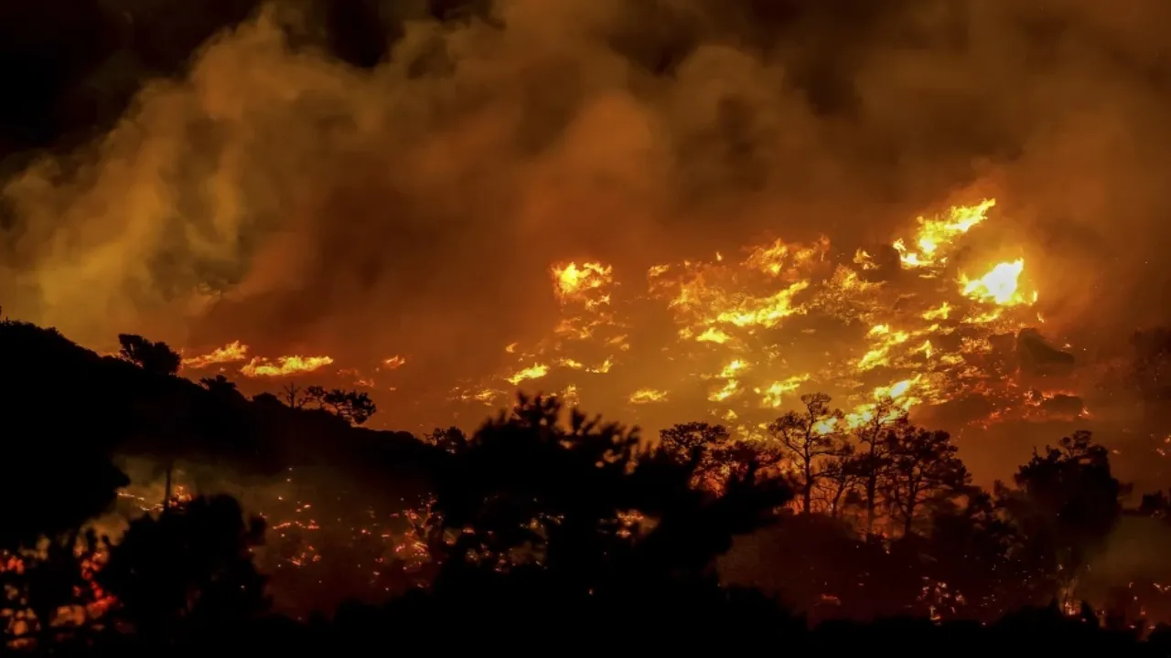 Hotels, homes evacuated on Greek island of Crete as wildfire burns out of control