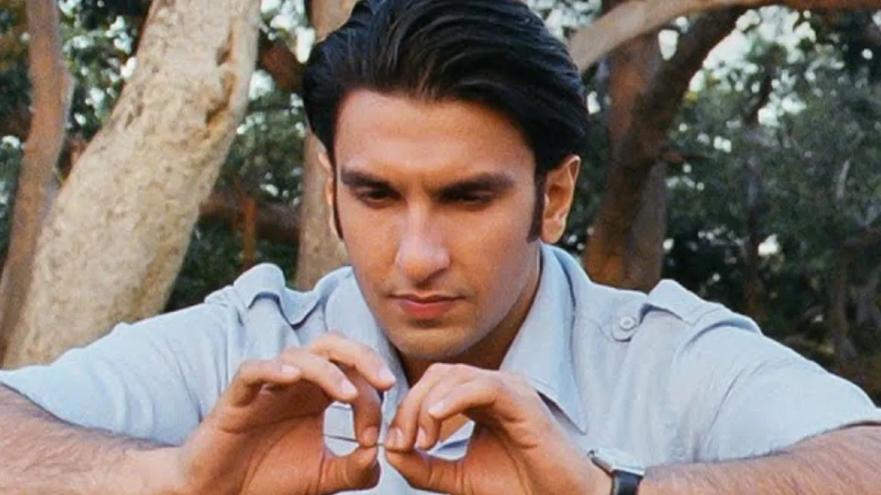 Varun Srivastava – Lootera - In one of his most underrated performances, Ranveer shone as the melancholic and conflicted Varun. The film demanded restraint and emotional complexity, both of which he delivered with maturity far beyond his years in the industry.