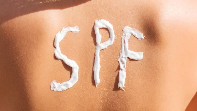 Not just SPF Sunscreen is essential, but physical protection matters too. Use umbrellas, hats, or sunglasses alongside your SPF to shield your skin even better. These barriers block rain as well as damaging rays, giving your skin double protection during the monsoon