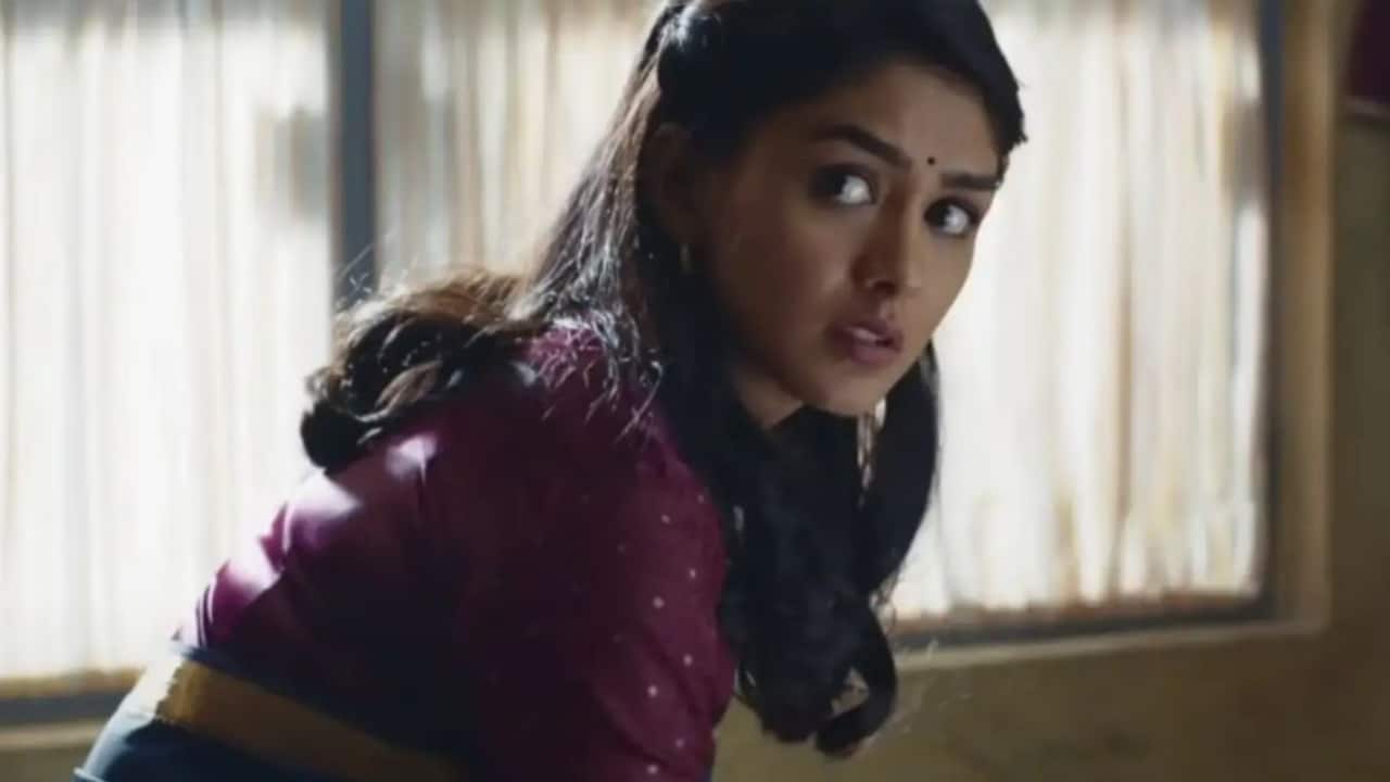 In the Hindi film Jersey, Mrunal Thakur took on the role of Vidya Talwar, a character who embodies the quiet strength of unwavering support. Her portrayal skillfully depicted vulnerabilities, love, trust, and resolute encouragement, adding a layer of profound honesty to the narrative. Mrunal didn't just touch upon the surface of her role; she delved deep, showcasing the silent power of a woman who stands by her loved ones through thick and thin. Her performance in Jersey highlighted her ability to infuse even supporting roles with significant emotional weight. 