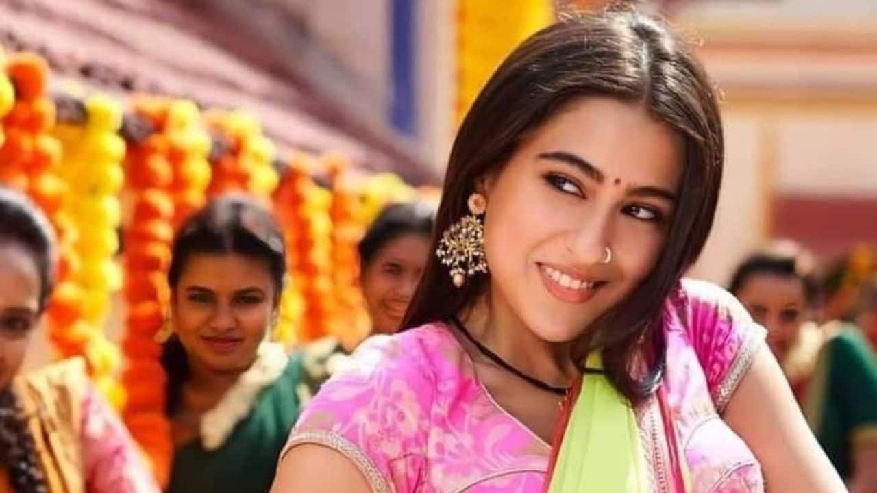 Sara Ali Khan plays the complex and powerful role of Rinku Suryavanshi in this unique fantasy-romance movie. For her powerful, emotionally charged performance, the star was showered with accolades. In addition to her acting career, Sara's dance number Chaka Chak was a national sensation at the time.