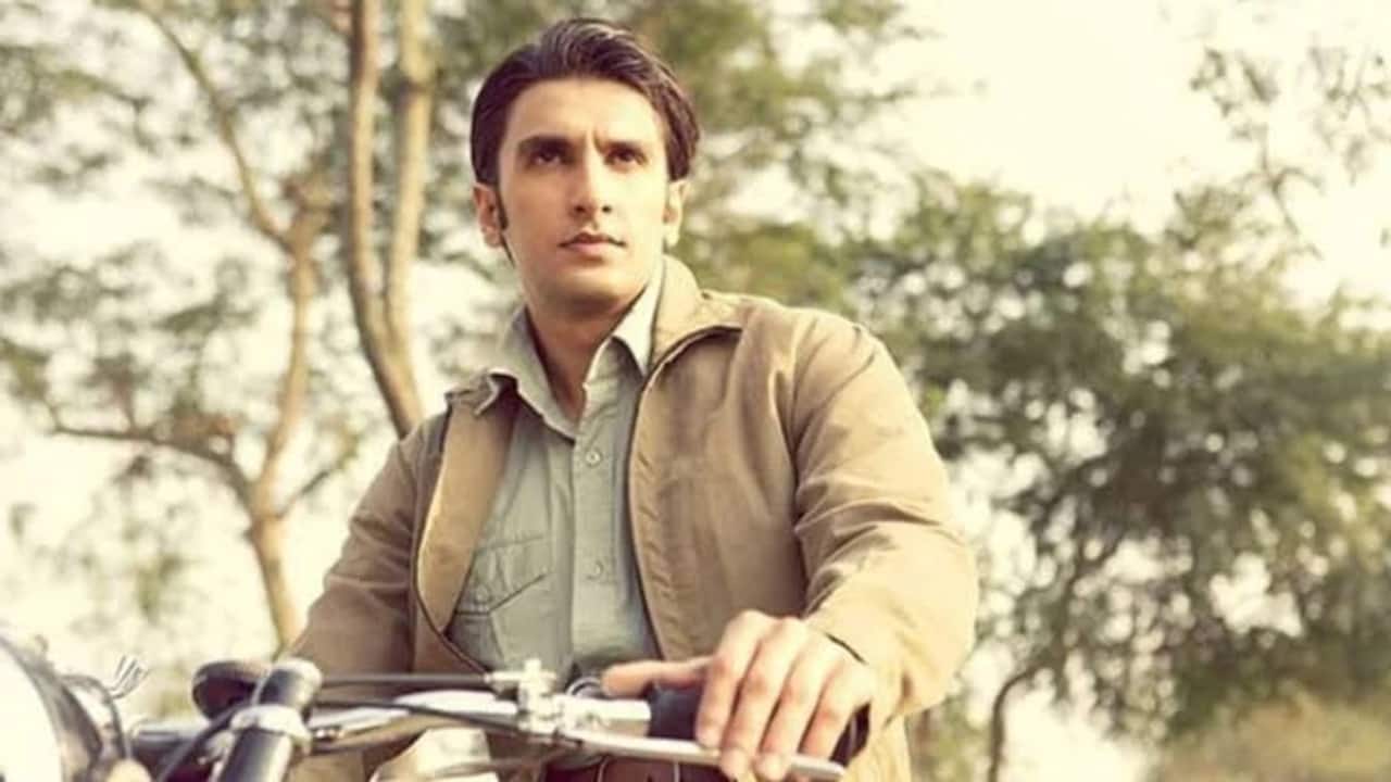Ranveer Singh’s portrayal of Varun was a farewell from his signature high-energy roles. With minimal dialogue, restrained emotions, and a calm presence, he delivered a performance that was quiet yet profoundly impactful.