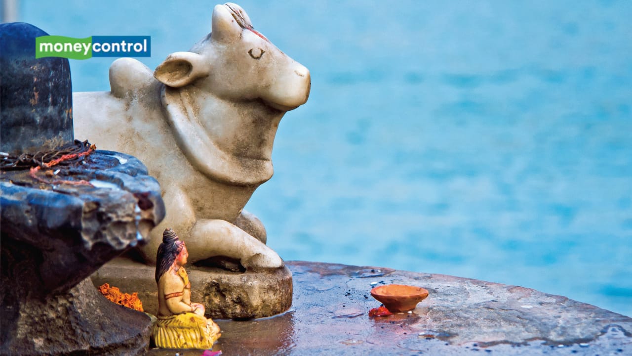 Second Sawan Somwar 2025 Date: Puja Timings, Shiva Mantras, and Vrat Significance