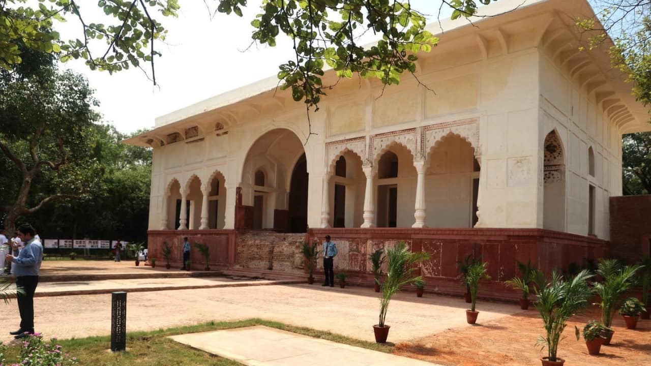 In a quiet corner of North Delhi, far from the hurried tourist circuits of the city, a delicate piece of history has stirred back to life. The Sheesh Mahal, an understated yet evocative 17th-century Mughal pavilion, reopened to the public on July 2, 2025, following a layered and exacting restoration. (Image: X/@LtGovDelhi)