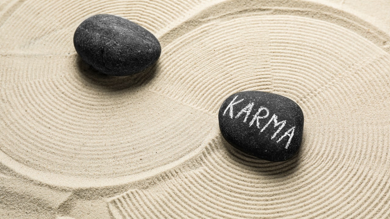 It removes past sins and negative karma. Devotees believe Shiva forgives their mistakes when they fast with true faith. (image: canva) It removes past sins and negative karma. Devotees believe Shiva forgives their mistakes when they fast with true faith. (image: canva)