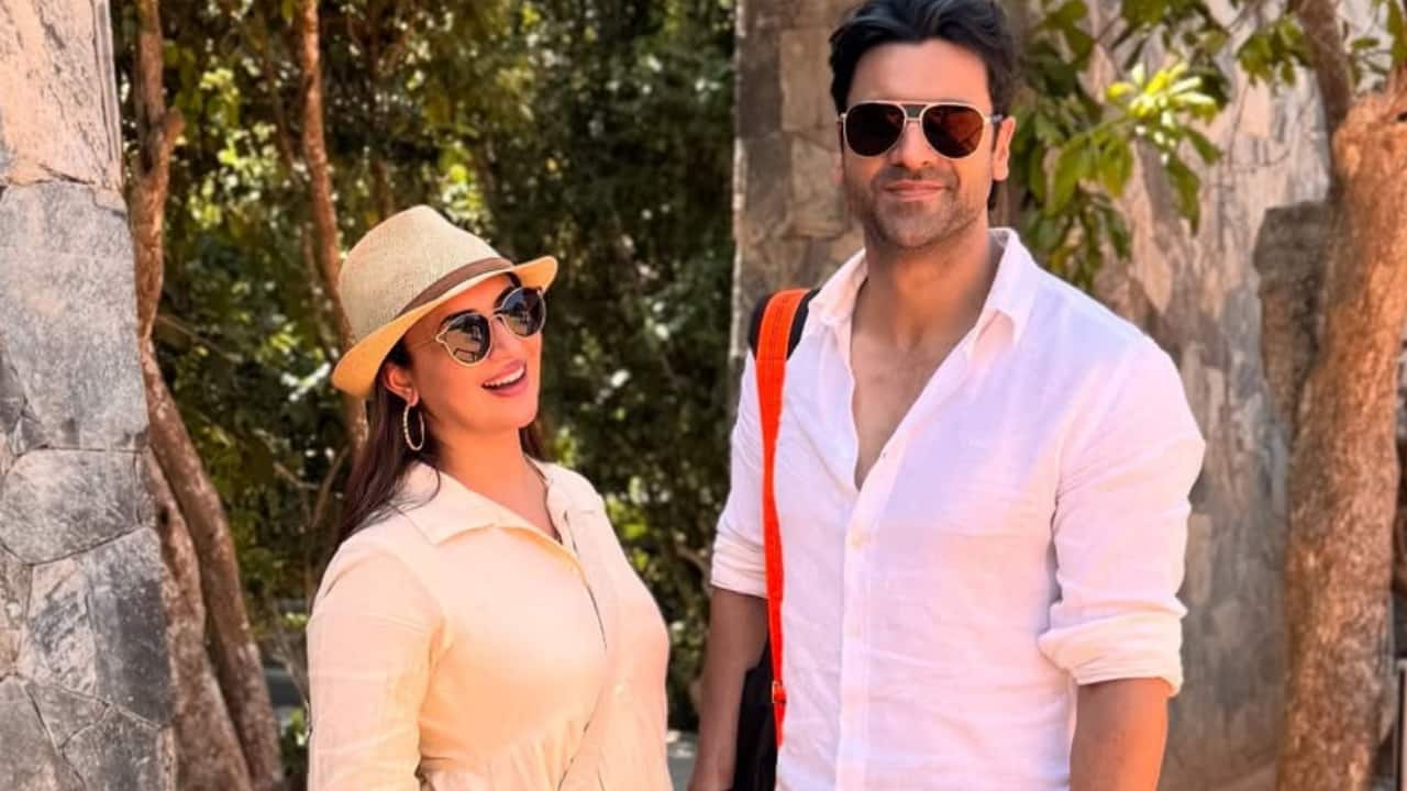 Divyanka Tripathi continues to be romantic at heart as she celebrates 9th anniversary with husband Vivek Dahiya, watch