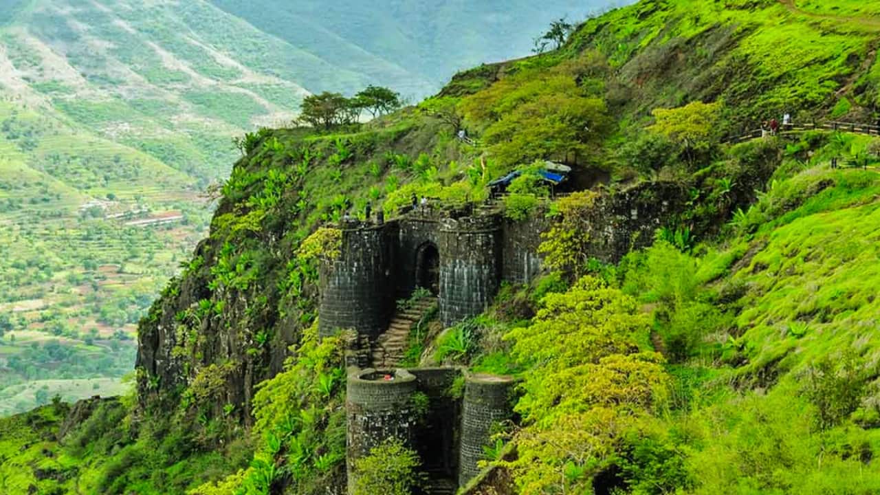 10 Stunning Forts Near Pune You Must Visit This Monsoon 10 Stunning Forts Near Pune You Must Visit This Monsoon