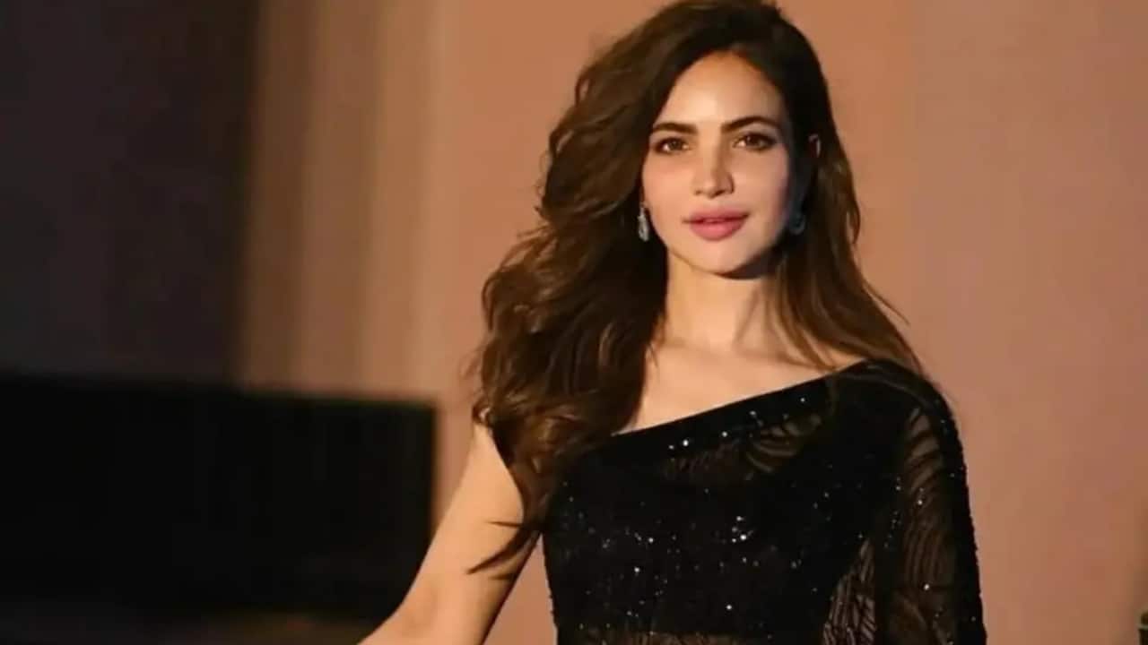 Pakistani actress Humaira Asghar, 35, found dead in her apartment after 20 days