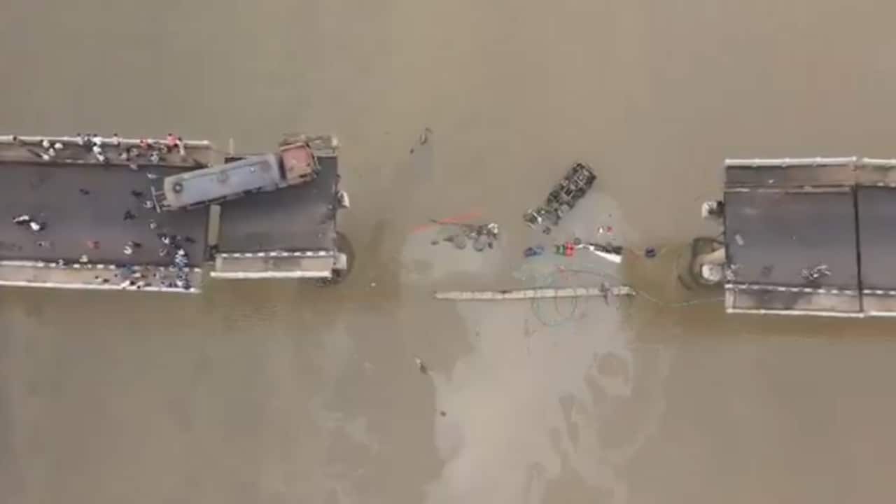 Divers were searching the river for those missing, and cranes were used to retrieve vehicles submerged in the water. As per the report, a comprehensive technical inspection and safety assessment of similar bridges in the area is expected to be conducted. (Photo: Twitter)