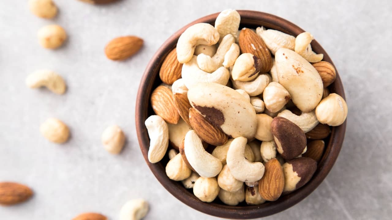 Fight inflammation Nuts contain high levels of antioxidants, including vitamin E, selenium, and plant-based compounds called polyphenols. These nutrients work together to fight oxidative stress and inflammation in the body. Interestingly, most antioxidants are found in the nut skins, which is why eating them unpeeled can maximise their protective effects against inflammation-related conditions. Fight inflammation Nuts contain high levels of antioxidants, including vitamin E, selenium, and plant-based compounds called polyphenols. These nutrients work together to fight oxidative stress and inflammation in the body. Interestingly, most antioxidants are found in the nut skins, which is why eating them unpeeled can maximise their protective effects against inflammation-related conditions.