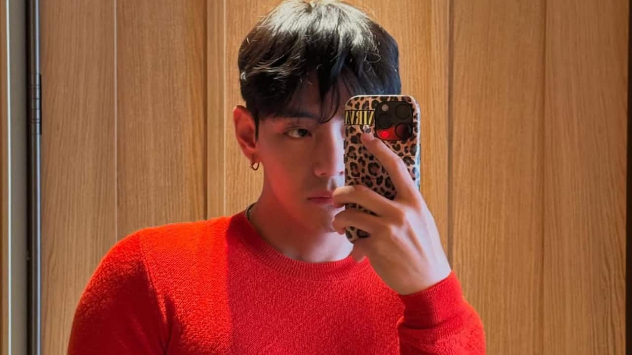 Off to the US After four days of a fashionable trip in Paris, Taehyung jetted off to Los Angeles to reunite with the members of BTS. Additionally, fans are eagerly anticipating the K-pop band’s comeback album.