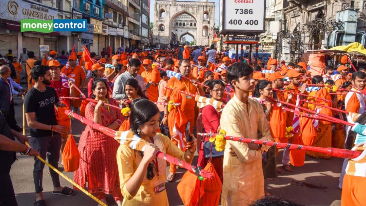 Kawar Yatra 2025 Begins Today: Why Kanwariyas Carry Ganga Jal & the Spiritual Meaning of the Kawad