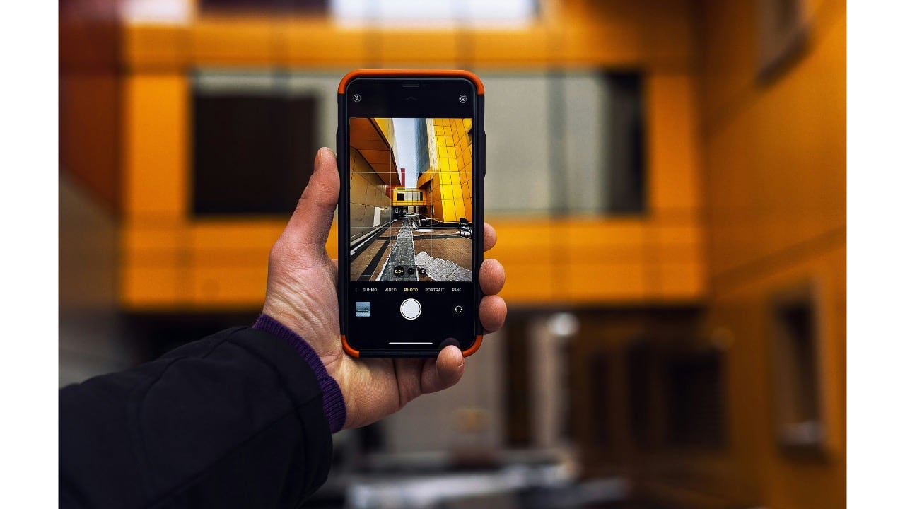  Switch cameras and styles •	Swap between rear and front cameras, ideal for selfies or vlogs (requires iOS 18.1 or later). 	•	Change Photographic Styles, including Tone and Colour adjustments, for a more personal or professional look.