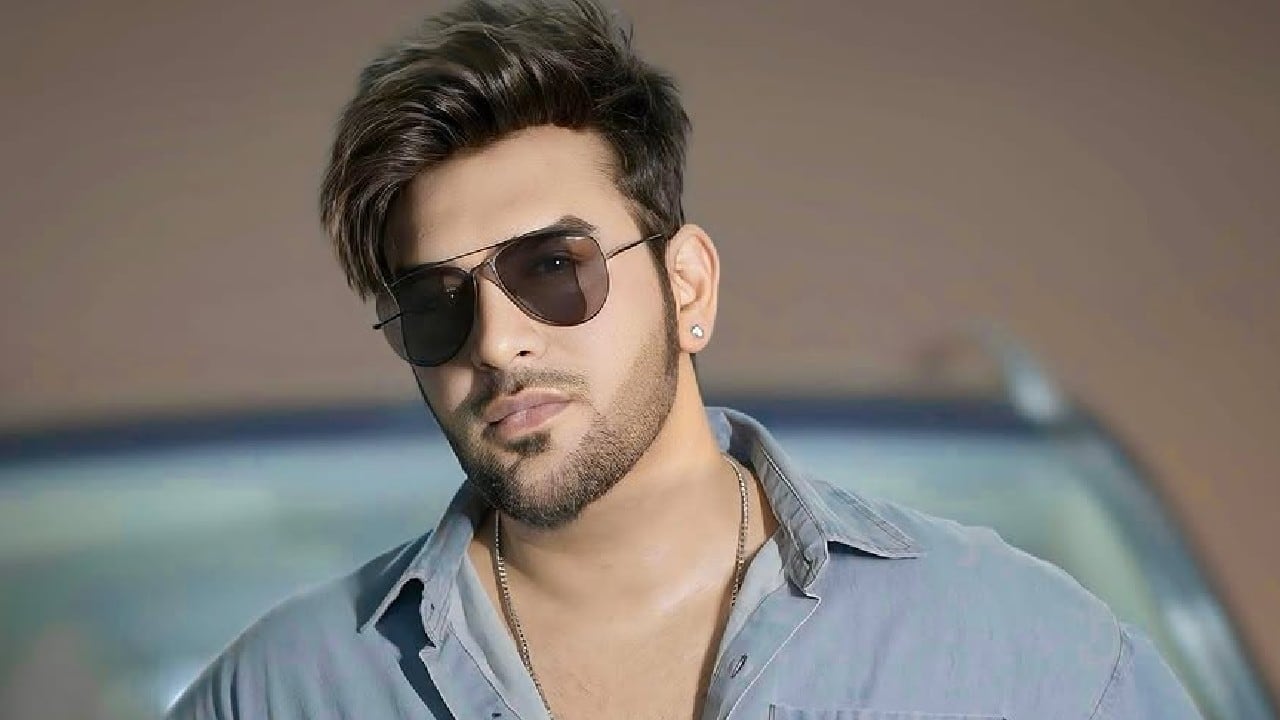 Paras opted out of Bigg Boss 13 and took home the cash prize of Rs. 10 Lakhs. 