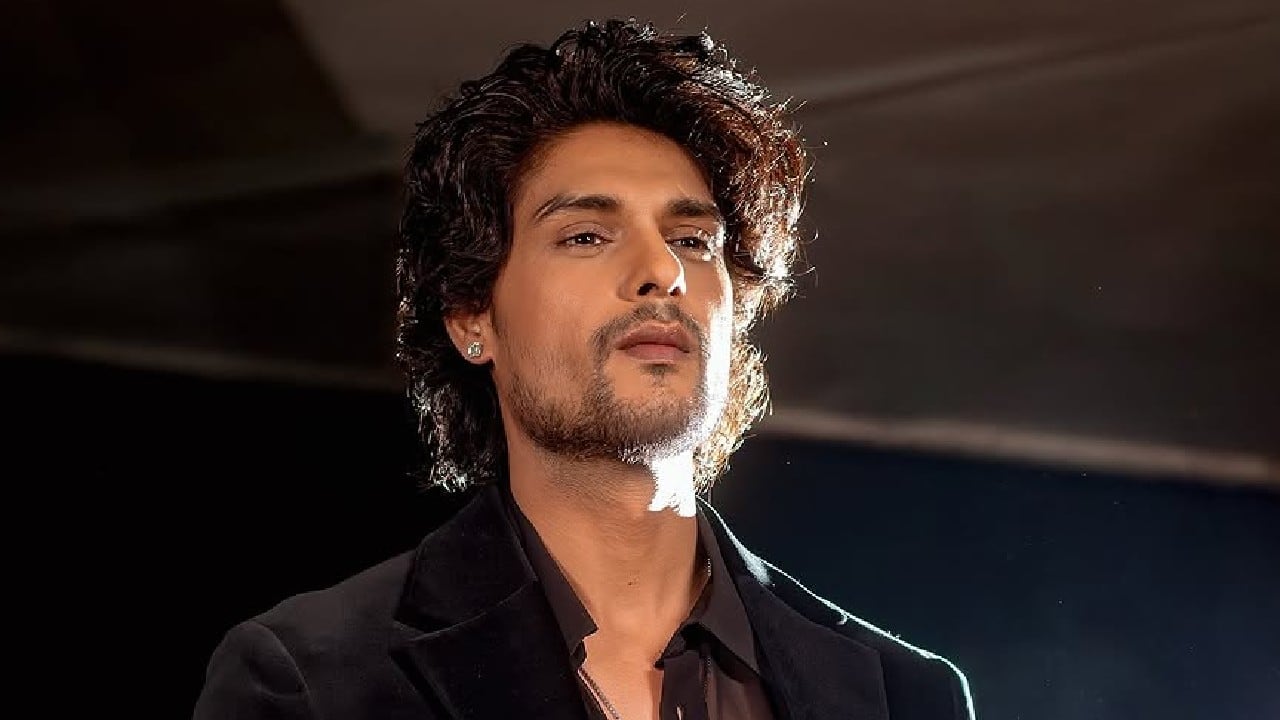 Gym training At the gym, he compulsorily does pull ups and bicep curls. Gym training At the gym, he compulsorily does pull ups and bicep curls.