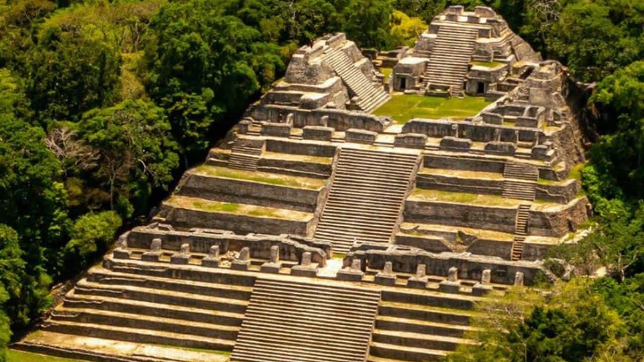 First Mayan Ruler Archaeologists uncover tomb of first known Maya ruler at Belize’s Caracol