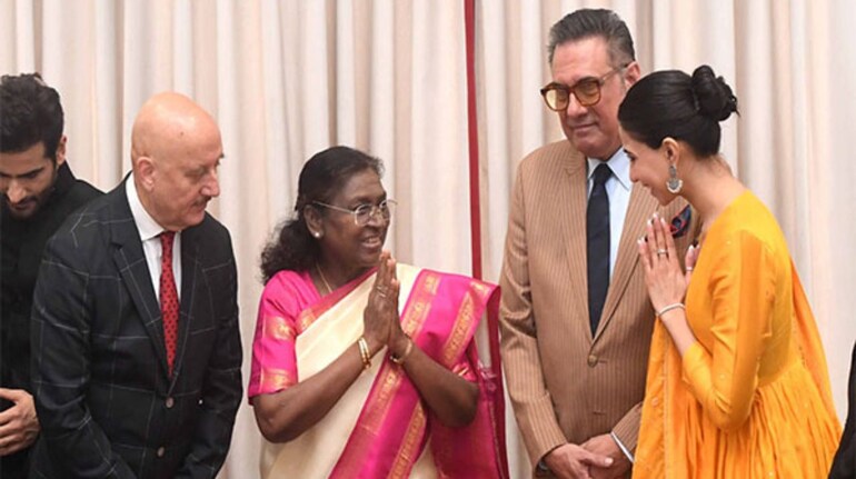 President Droupadi Murmu meets Anupam Kher, cast of 'Tanvi The Great' at  film's special screening in New Delhi