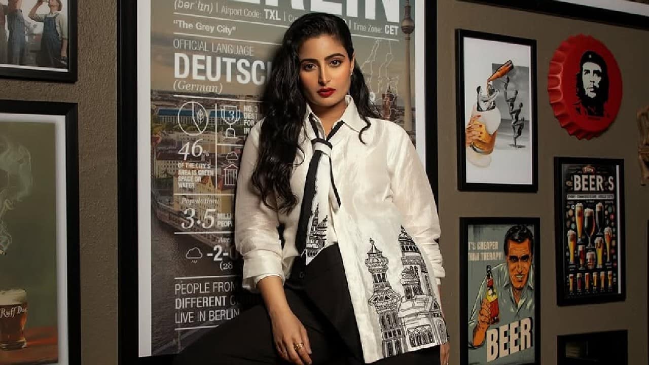 Dinner Aishwarya has light dinner which is mostly a soup and a side salad.