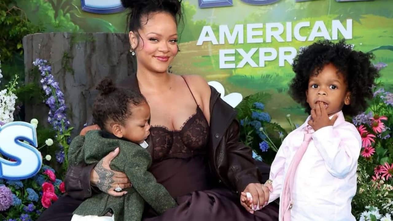 Pregnant Rihanna shines at ‘Smurfs’ premiere with sona RZA and Riot